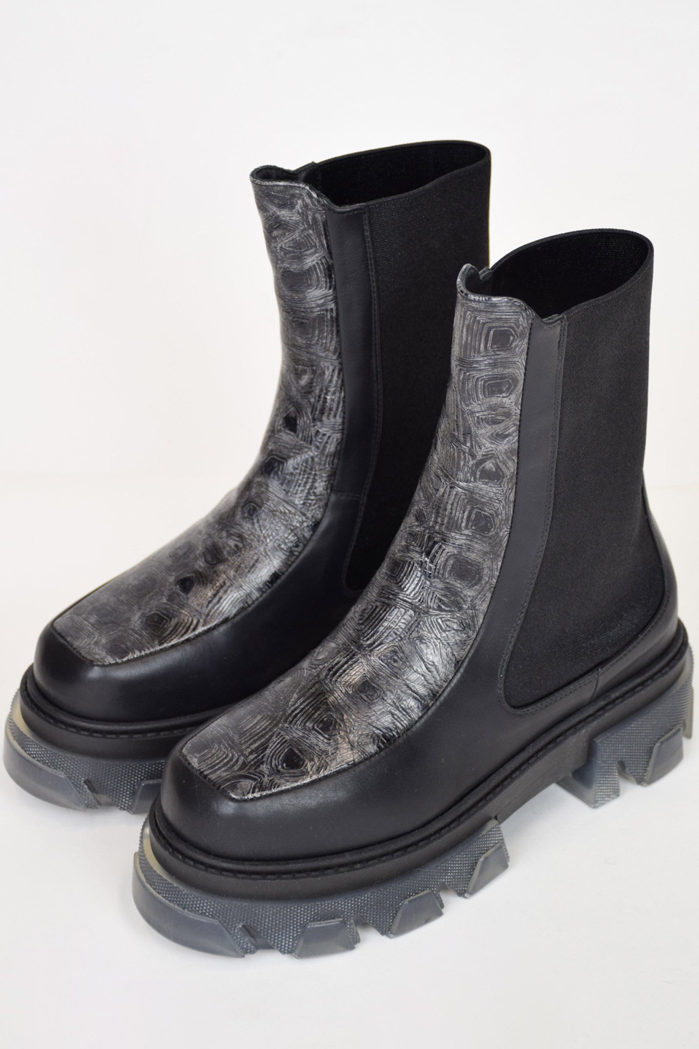 BOOTS WITH TURTLE PRINTED LEATHER