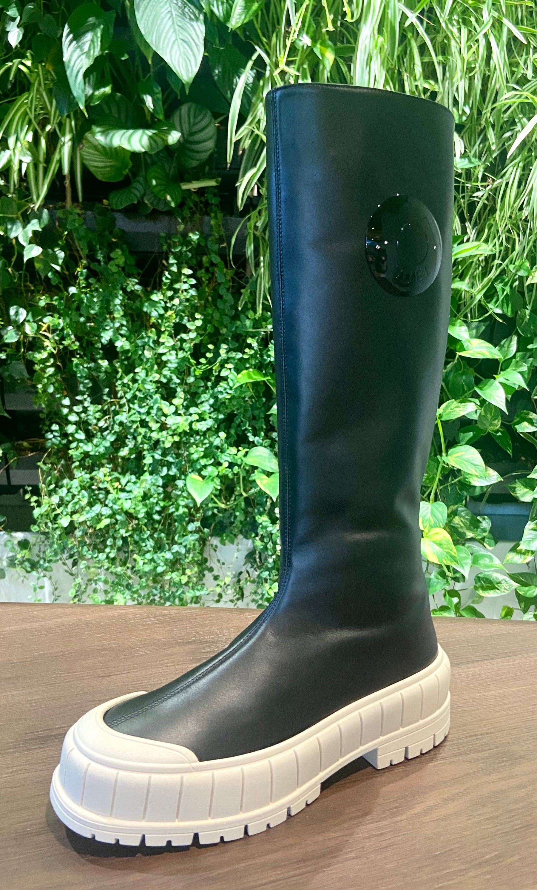 HIGH BOOTS WITH HALF SPHERE PLATE ACCESSORIES
