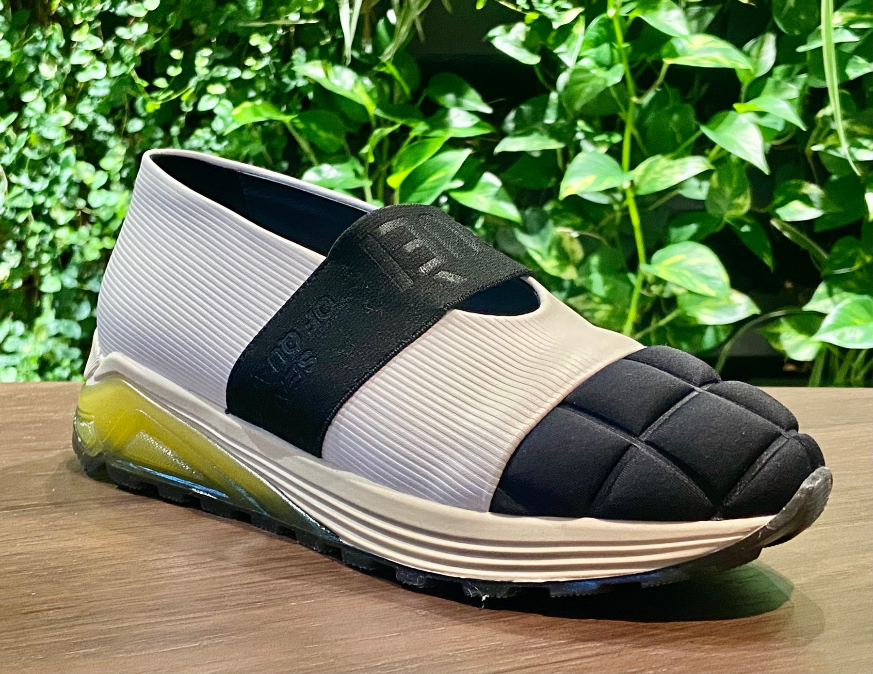 SLIP-ON SPORT STYLE WITH ELASTIC