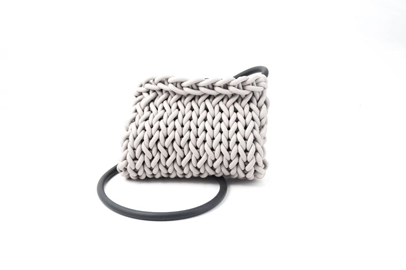 NEO Handknitted rubber bag 28S pearl grey