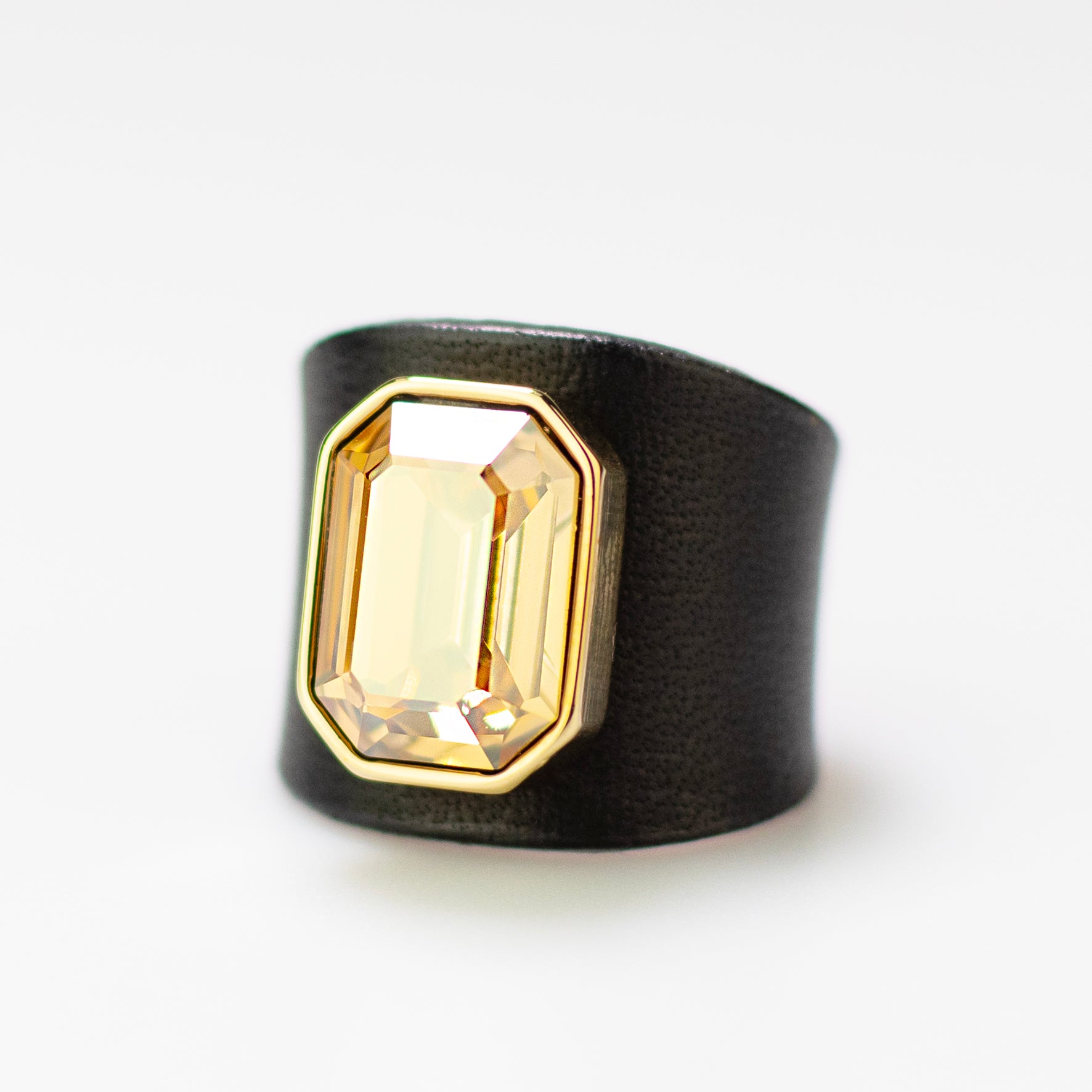 SISSI RING BLACK LEATHER BRASS-YELLOW GOLD-GOLDEN SHADOW