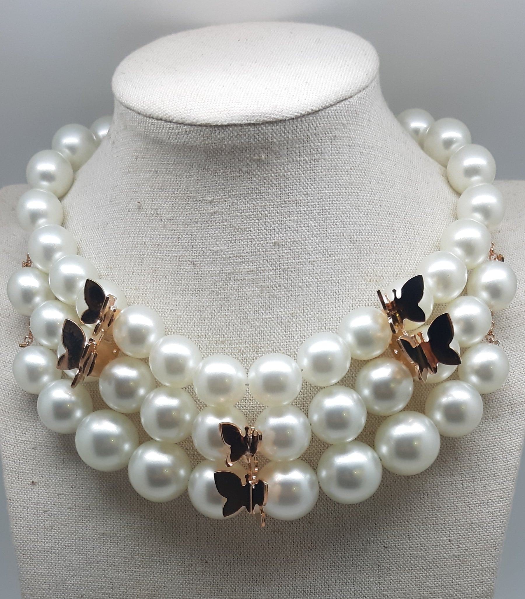 Tre Toni Pearl White Necklace